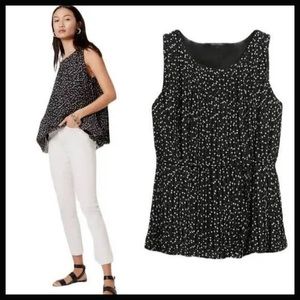 EUC Banana Republic Pleated Sleeveless Top Size S